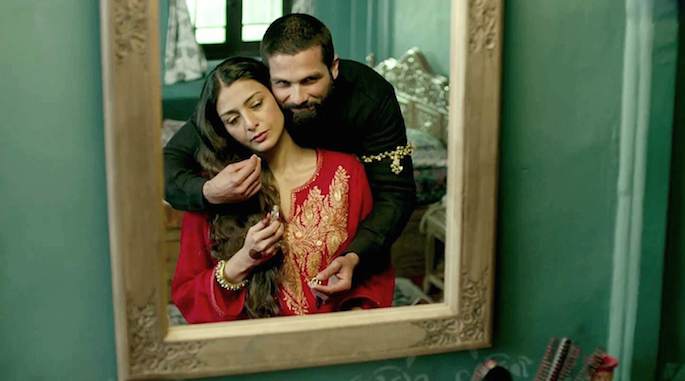 Tabu and Shahid Kapoor in 'Haider'